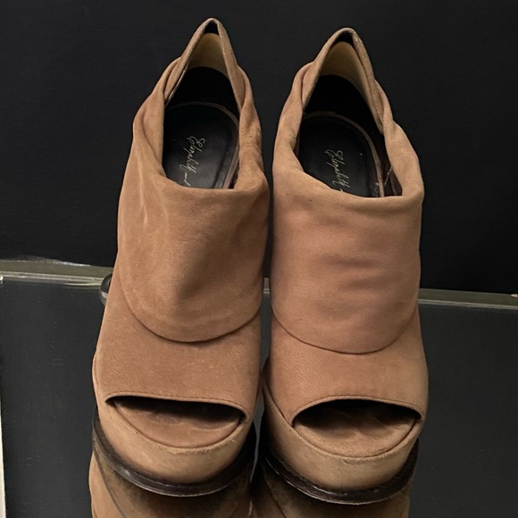 Elizabeth & James suede low cut ankle booties - Picture 1 of 11